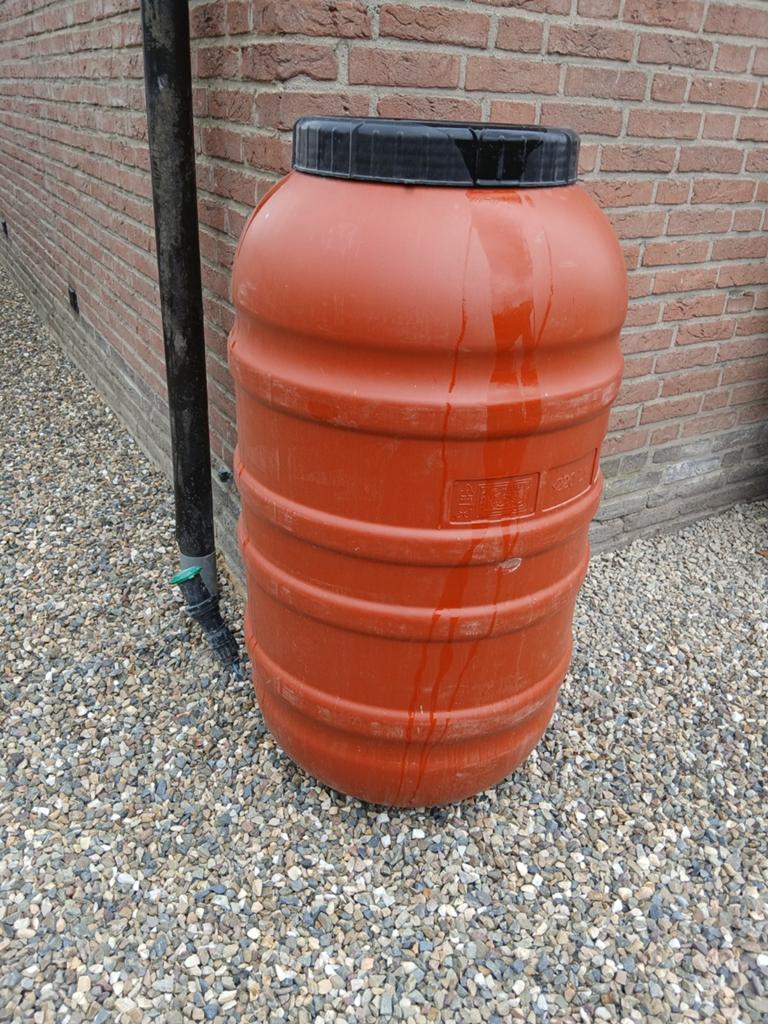 Regenton 220 liter - Oranje kunststof, Tuin en Terras, 150 liter of meer, Ophalen, Gebruikt, Kunststof
