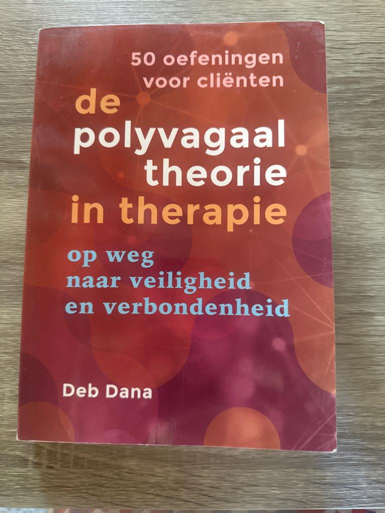 De Polyvagaal Theorie in Therapie - Deb Dana, Boeken, Ophalen of Verzenden, Gelezen, Klinische psychologie