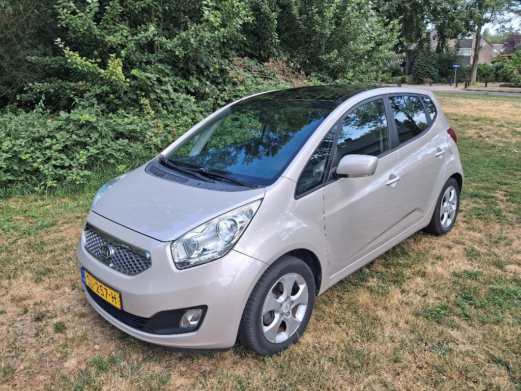Kia Venga 1.6 Cvvt AUT 2011 Bruin, Auto's, Kia, 1169 kg, 1591 cc, 4 cilinders, Beige