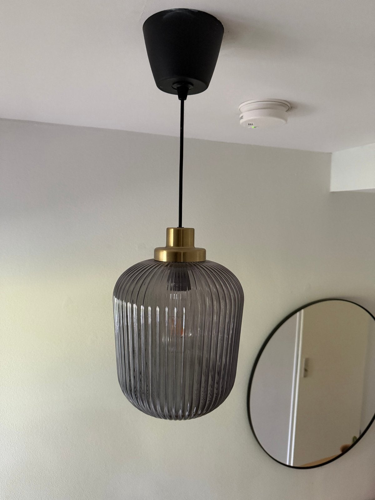 IKEA plafondlamp met geribbeld glas en messing details, Ophalen, Zo goed als nieuw, Glas, E27 (groot)