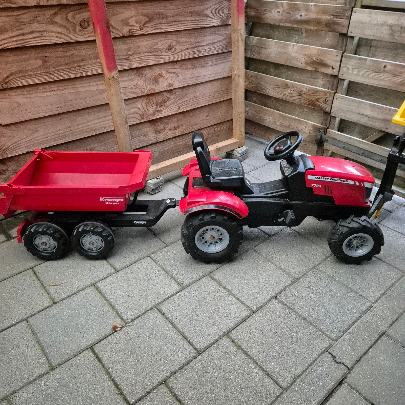 Massey Ferguson 7726 traptractor met Krampe kipper, Ophalen, Gebruikt