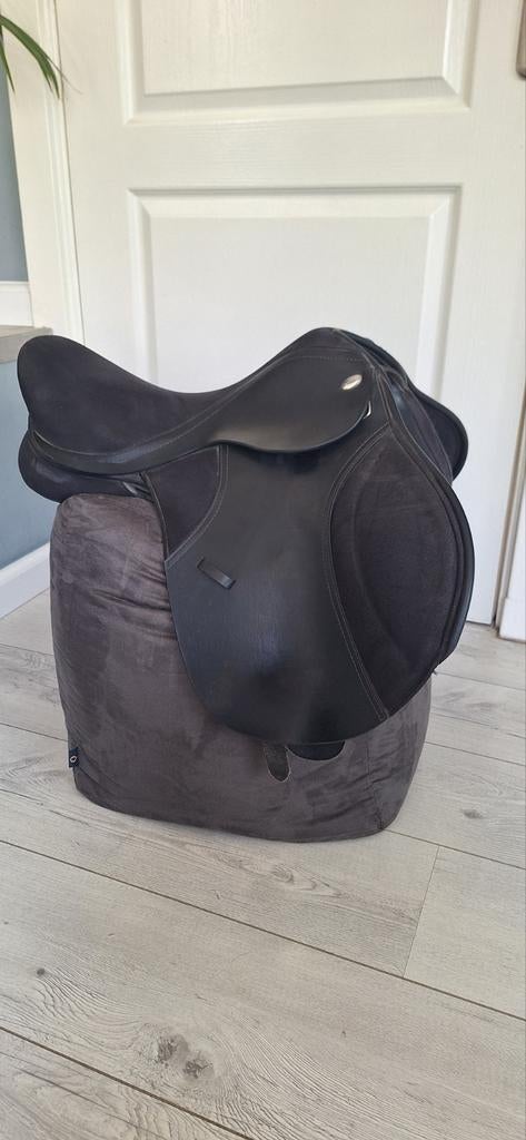 thorowgood t4 compact gp 16,5 inch zadel., Dieren en Toebehoren, Paarden en Pony's | Zadels, Ophalen of Verzenden, Zo goed als nieuw