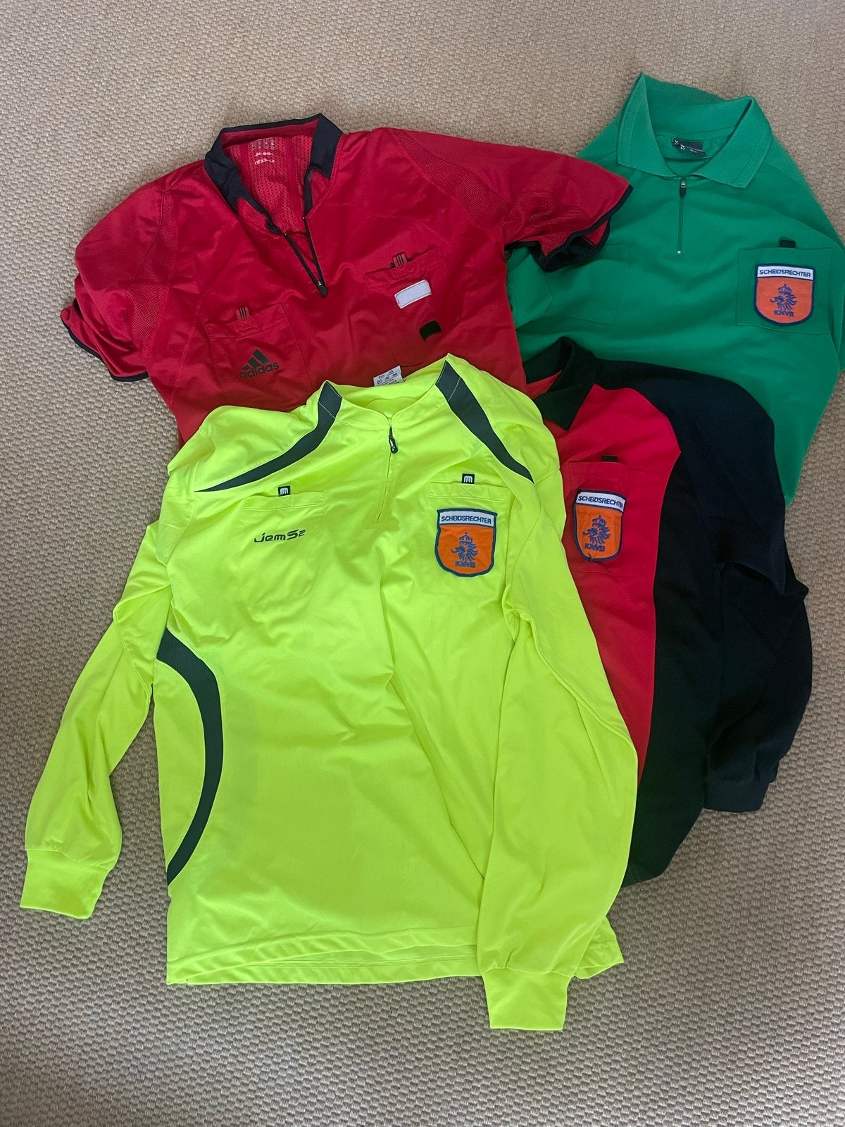 Vier Scheidsrechtersshirts - Diverse kleuren, Meerkleurig, Ophalen of Verzenden, Gedragen, Maat 42/44 (L)