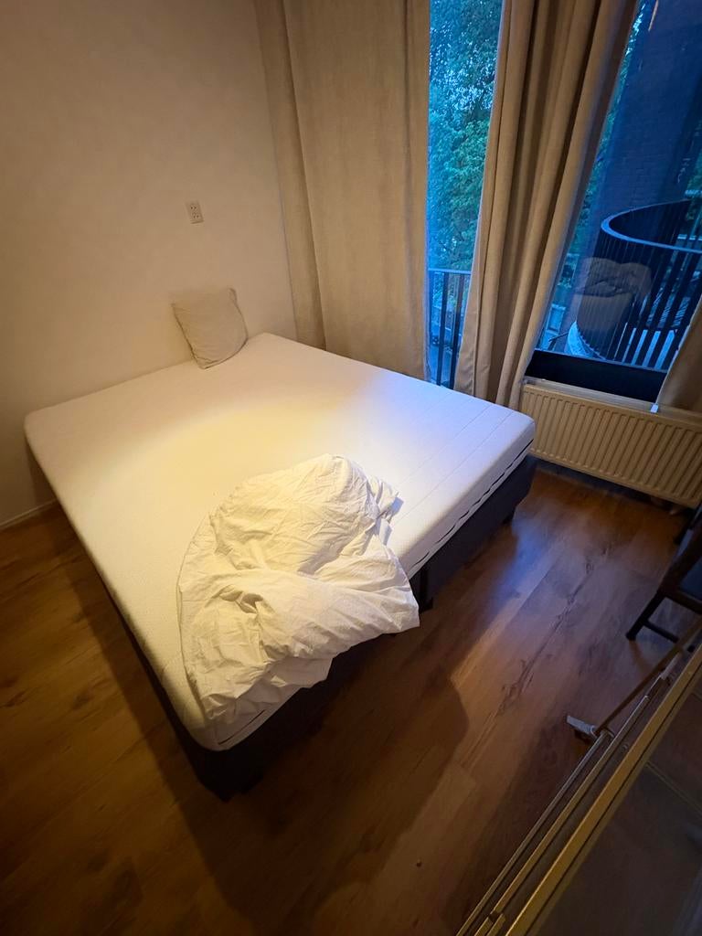 Wehkamp bed 160x200 met zo goed als nieuw matras