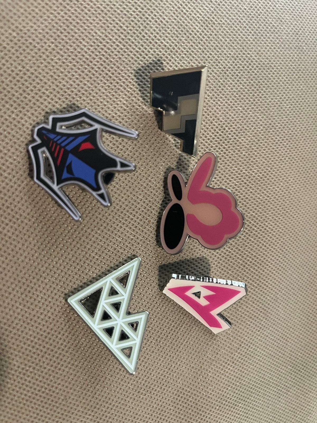 Pokémon Champions Path Gym Badges Pins Set, Ophalen of Verzenden, Zo goed als nieuw, Figuurtje, Speldje of Pin