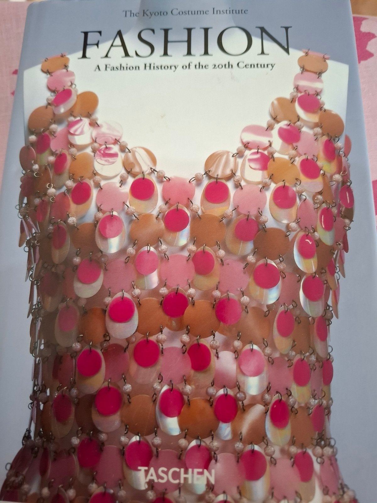 Fashion: A Fashion History of the 20th Century - Taschen, Boeken, Ophalen of Verzenden, Zo goed als nieuw, Mode algemeen, The Kyoto Costume Institute