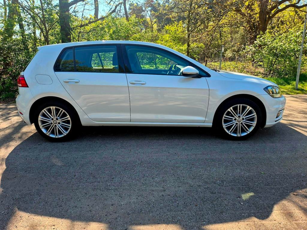 Volkswagen Golf 1.0 TSI Comfortline / Navigatie / Climate Co, Auto's, Stof, Gebruikt, Wit, Origineel Nederlands