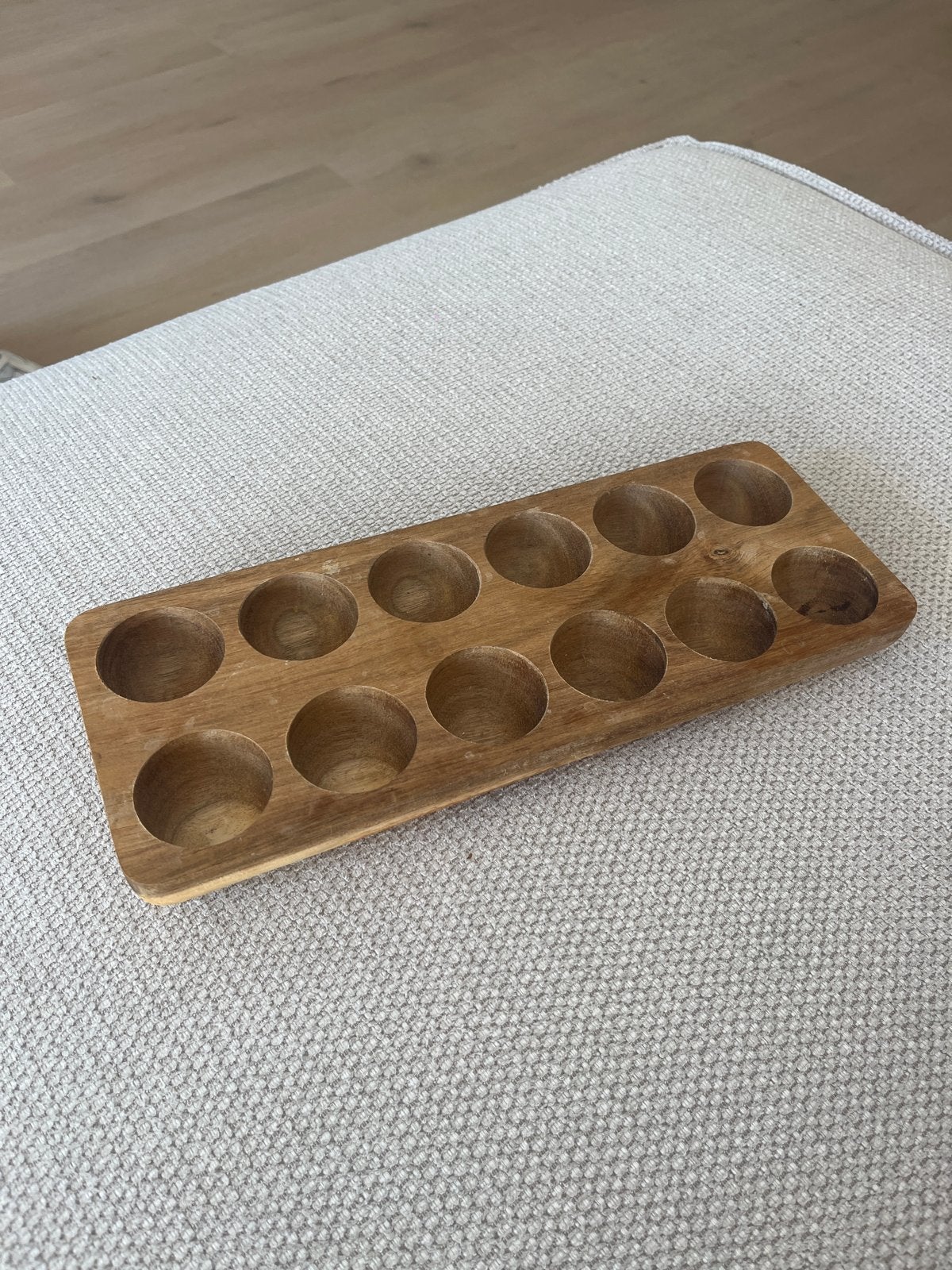 Houten schaal met 12 vakjes - voor eieren, Ophalen, Schaal, Met opbergruimte, Zo goed als nieuw