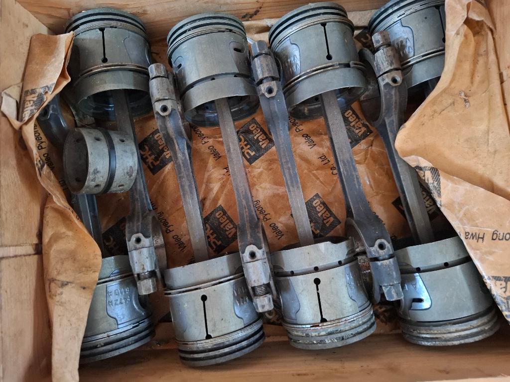 Zuigers voor een Ford Vedette 8 stuks in verpakking, Ophalen, Nieuw, Ford