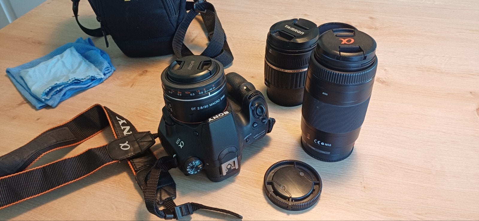 Sony A58 spiegelreflexcamera met 3 lenzen en accessoires, Ophalen of Verzenden
