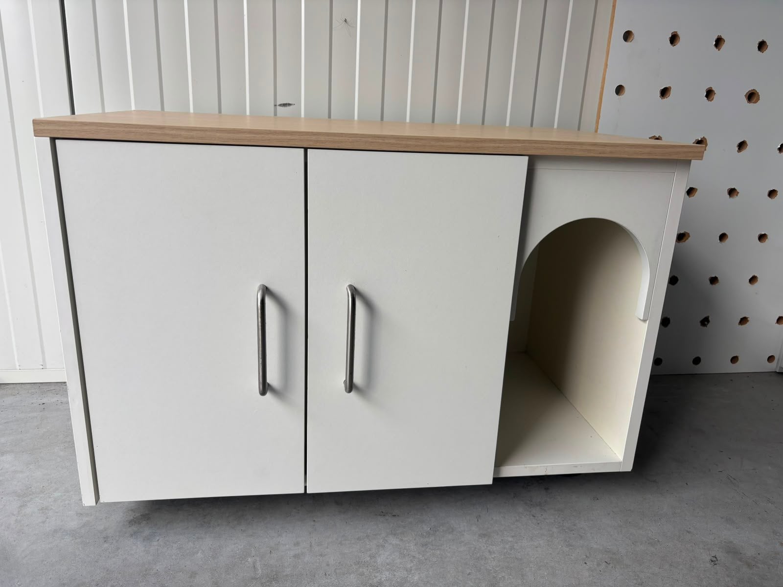 Kattenbak kast, Ophalen, Zo goed als nieuw, Gesloten