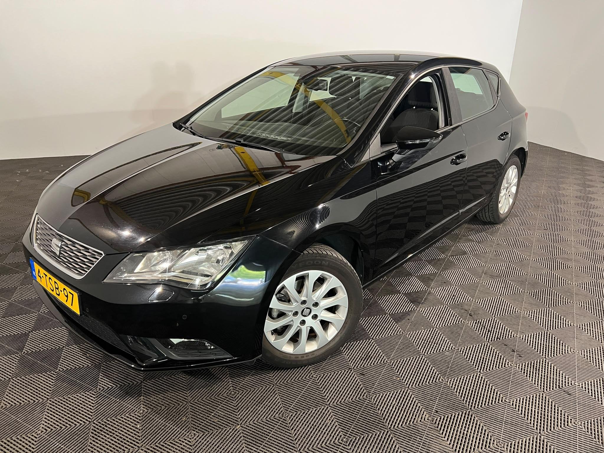 SEAT Leon 1.6 TDI Style, Voorwielaandrijving, Euro 5, Stof, Gebruikt