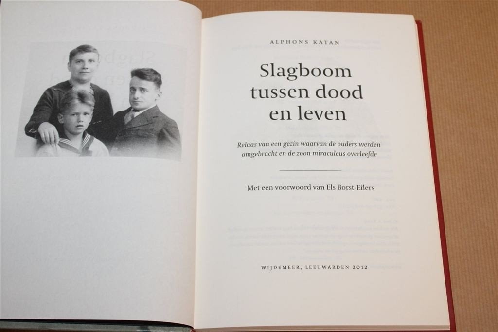 Slagboom Tussen Dood en Leven — Joods Oorlogsverhaal, Ophalen of Verzenden, Tweede Wereldoorlog, Zo goed als nieuw, Overige onderwerpen