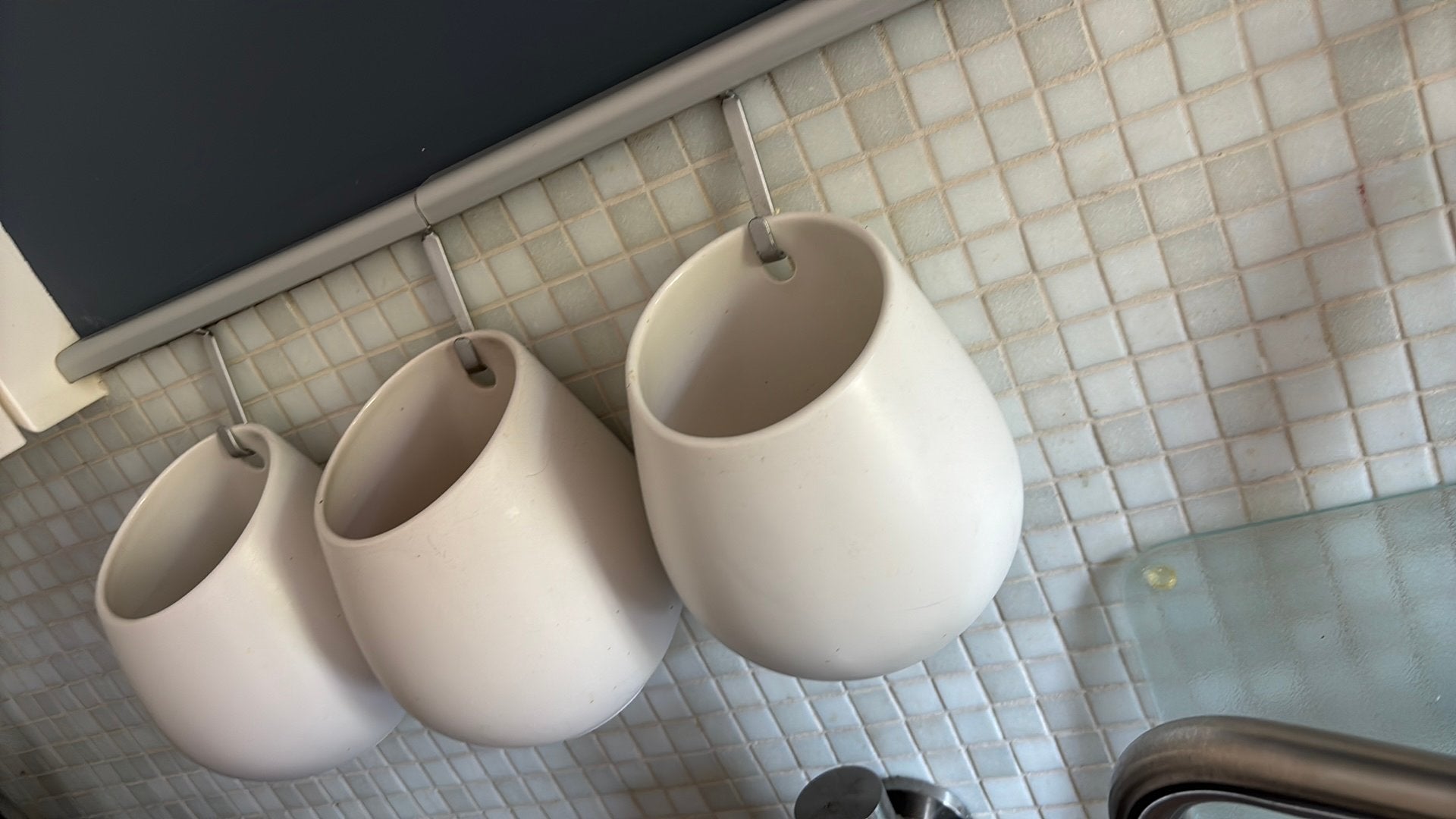 Bakjes en planchet ikea ophangsysteem, Ophalen, Zo goed als nieuw
