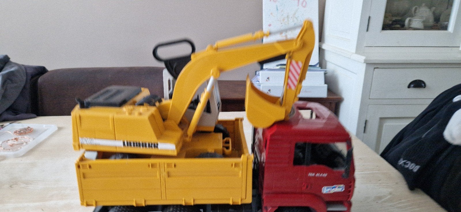Bruder MAN vrachtwagen met Liebherr graafmachine, Ophalen of Verzenden, Zo goed als nieuw