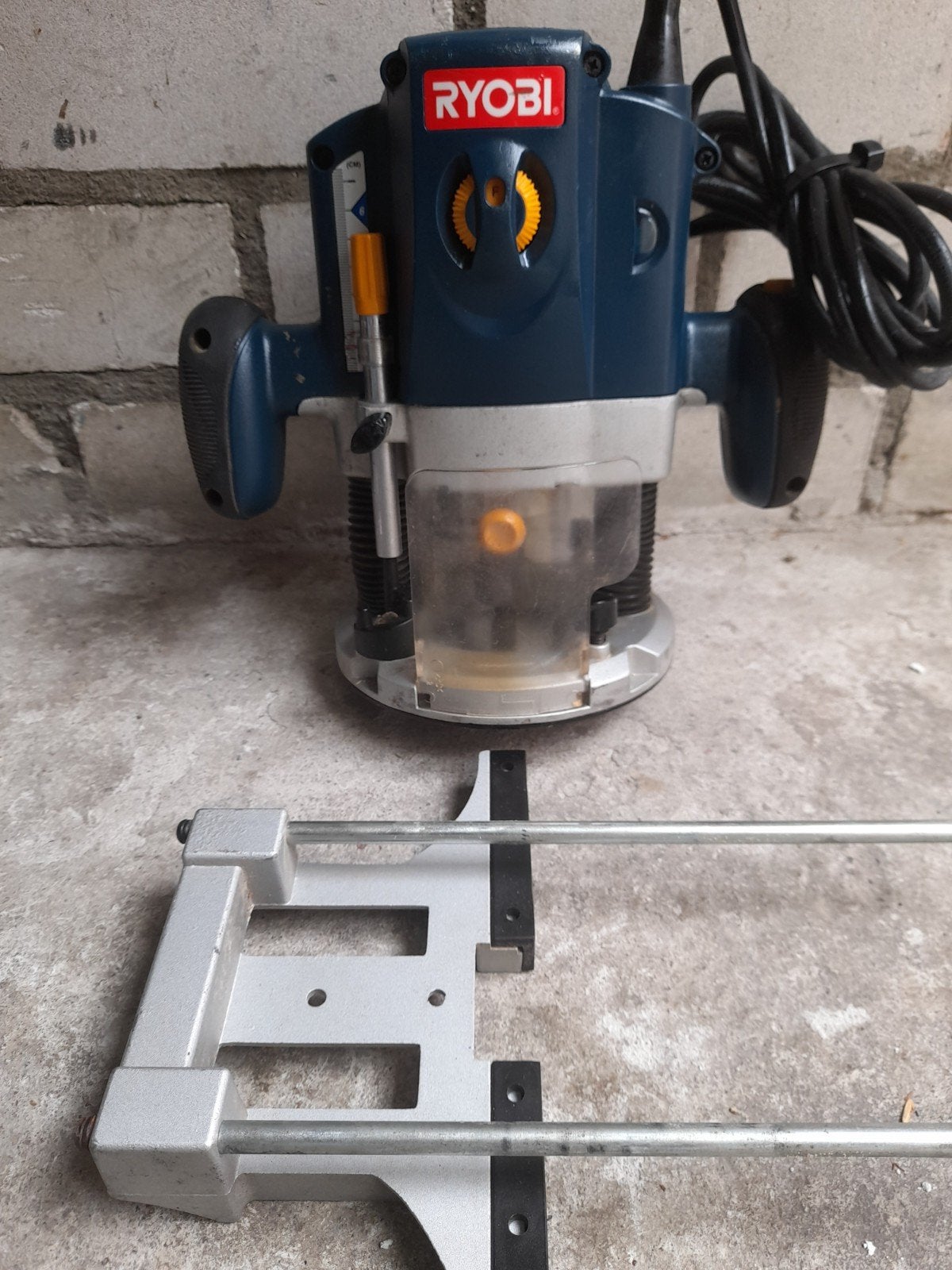Ryobi bovenfrees met hulpstuk, Gebruikt, Ophalen of Verzenden, Bovenfrees, Ryobi