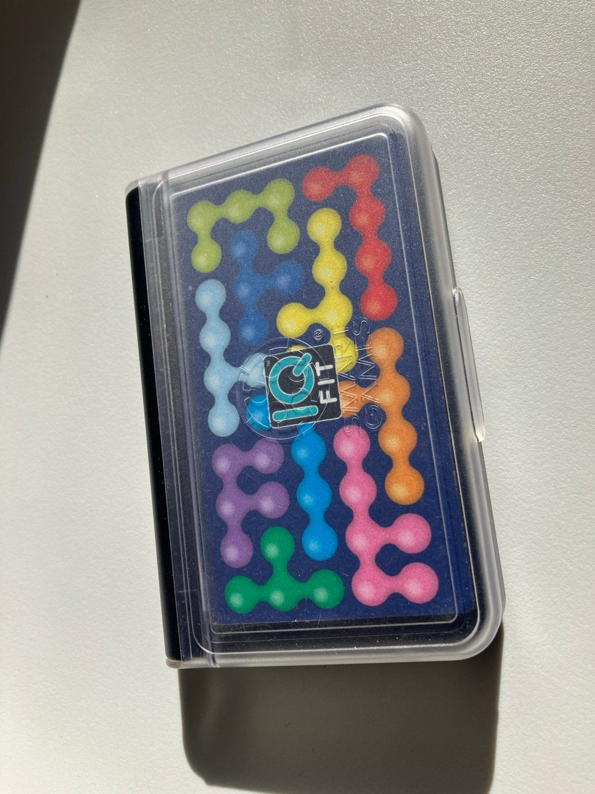 SmartGames IQ Fit Puzzelspel - Compact en Compleet, Hobby en Vrije tijd, Ophalen of Verzenden, Zo goed als nieuw, Rubik's of 3D-puzzel