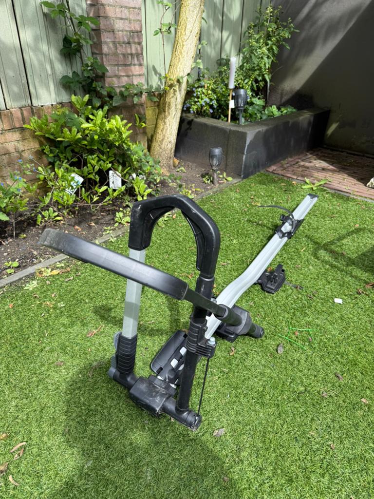 Thule UpRide 599 fietsendrager voor dakmontage, Auto diversen, Fietsendragers, Gebruikt, Brede banden, Ophalen of Verzenden, Dakdrager