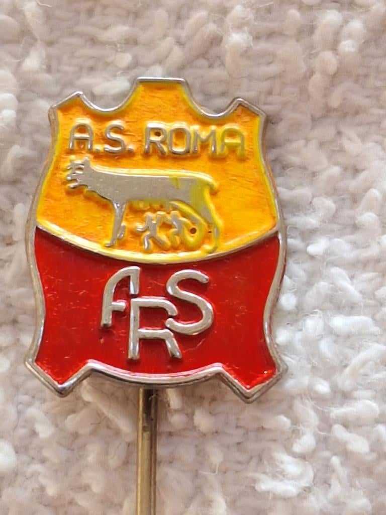 Voetbal Italië : A.S. ROMA , Zeer fraai speldje, Verzamelen, Verzenden, Gebruikt, Sport, Speldje of Pin
