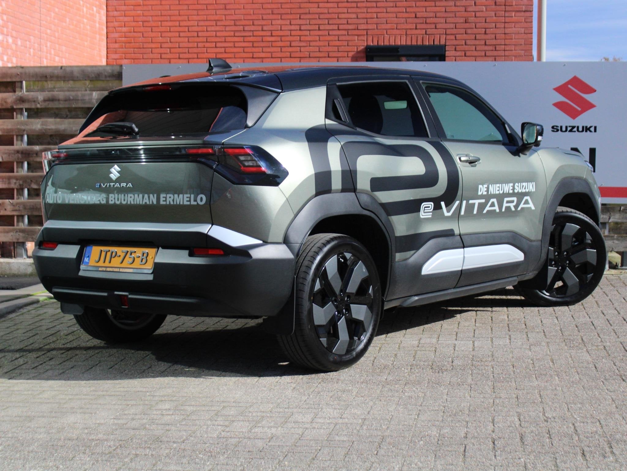 Suzuki e VITARA Style 61 kWh Elektrische Bestuurdersstoel, S, Auto's, Suzuki, 12 maanden, Gebruikt, 750 kg, 61 kWh