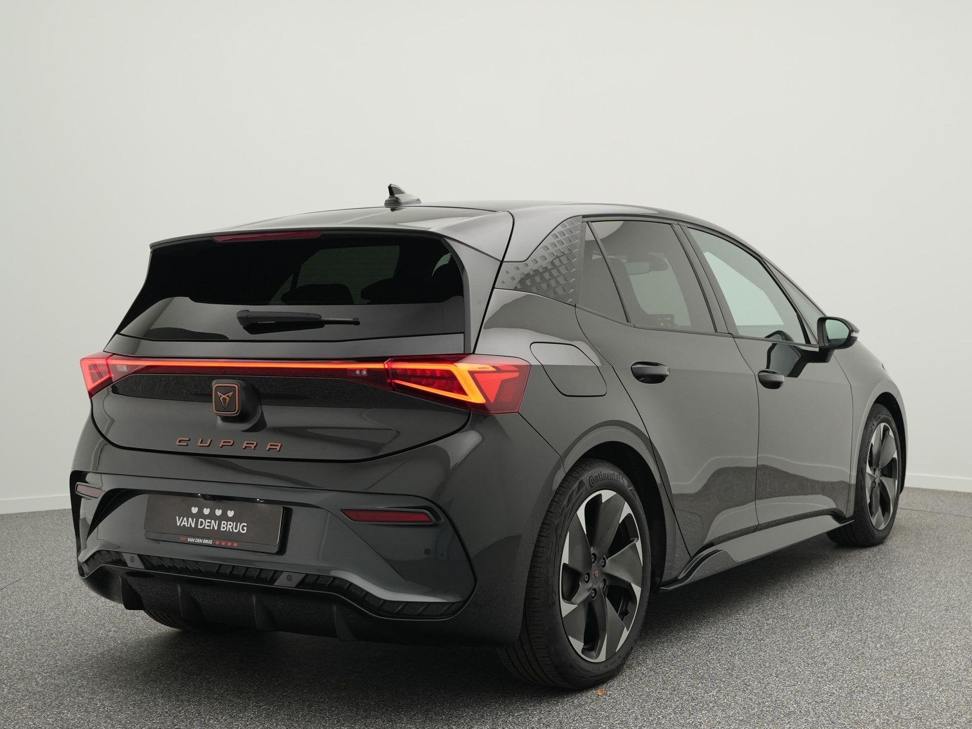 CUPRA Born Essential 62 kWh SOH 96% | LED | Adaptieve cruise, Auto's, Automaat, Gebruikt, Zwart, 375 min