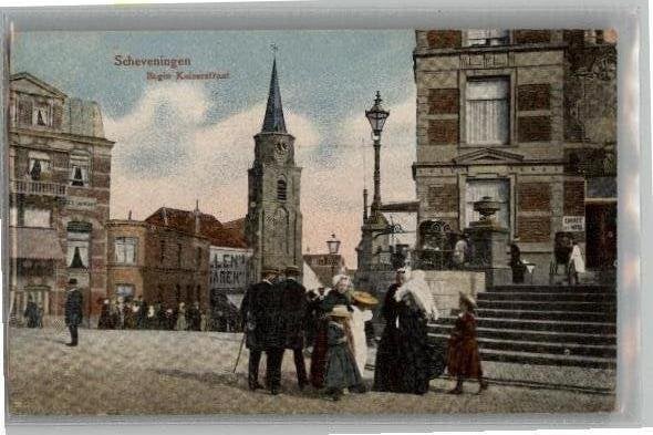 Scheveningen Begin Keizerstraat veel volk st 1920