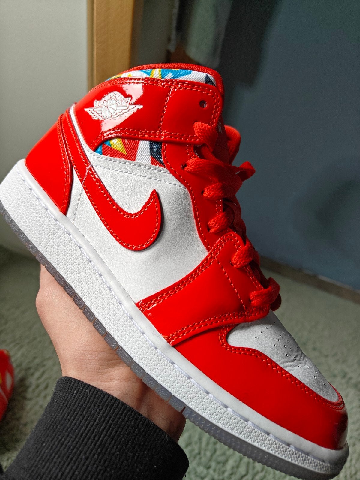 Air Jordan 1 Mid Barcelona Sweater Red Patent, Kleding | Heren, Schoenen, Overige kleuren, Ophalen of Verzenden, Nike Air Jordan