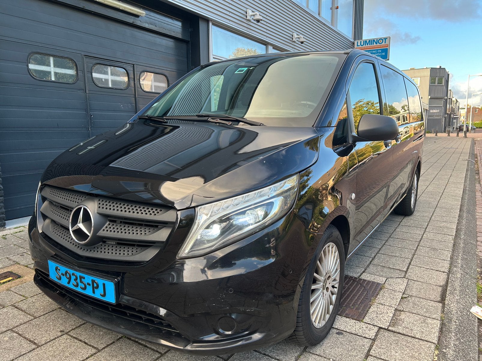 Mercedes-Benz Vito Tourer XL 116CDI 9 persons / LED 163pk, Automaat, Achterwielaandrijving, 2000 kg, Leder