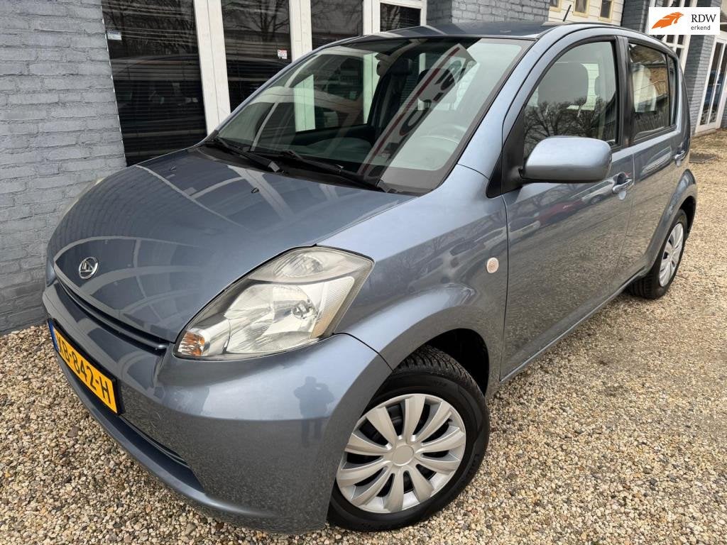 Daihatsu Sirion 2 AUTOMAAT, UNIEK WEINIG KM ! 1.3-16V EXCLUS, Auto's, Daihatsu, Stof, Gebruikt, 4 cilinders, Sirion