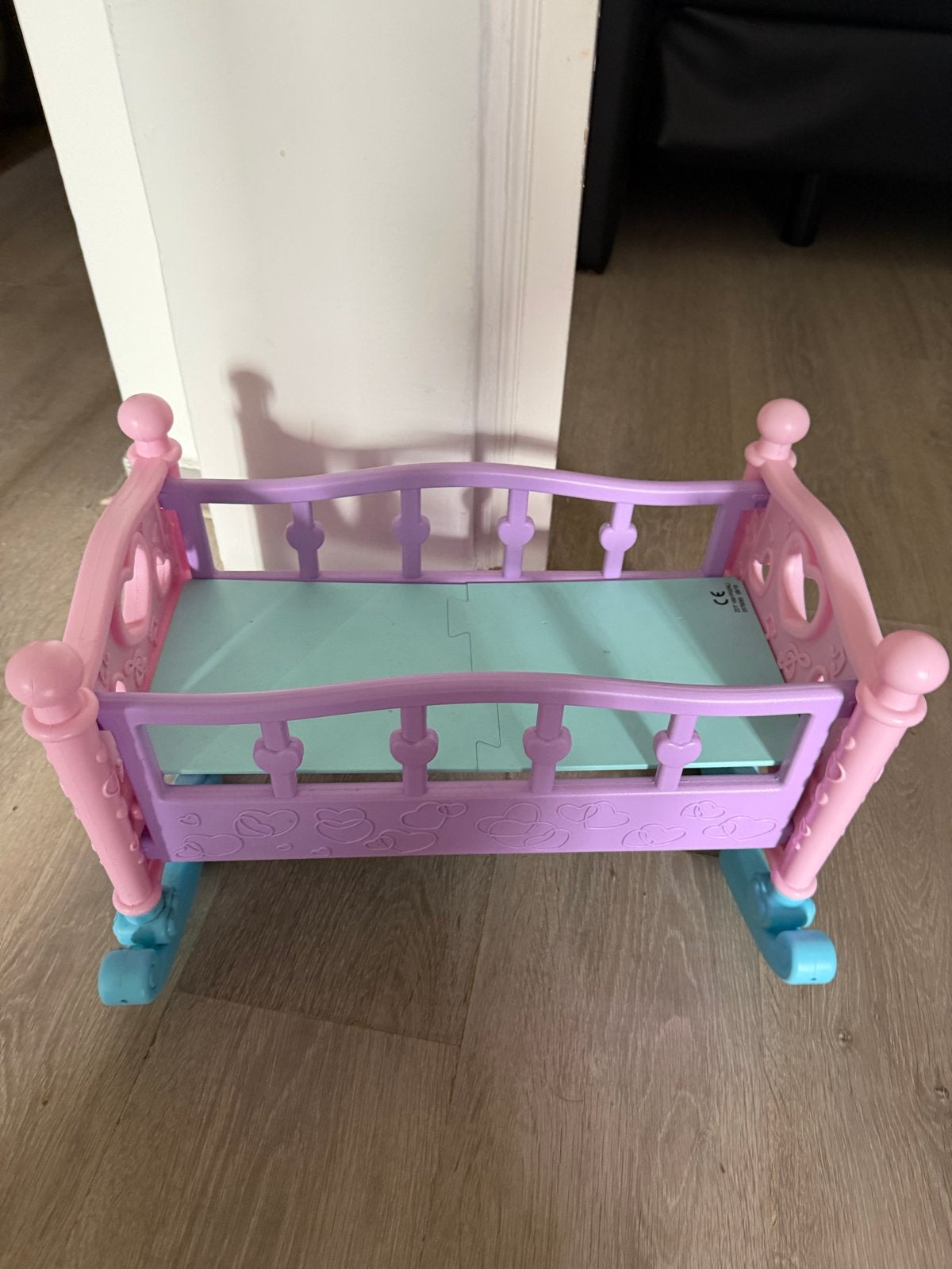 Poppenwiegje roze/paars - Zo goed als nieuw, Ophalen, Zo goed als nieuw, Babypop