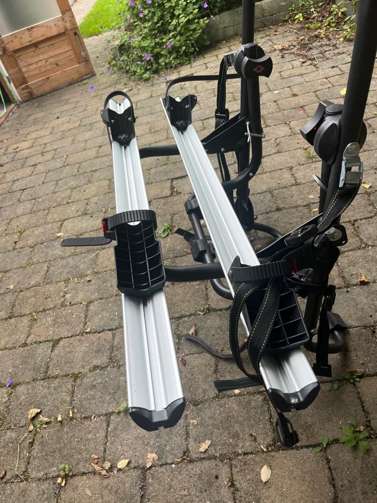 Menabo Stand Up 2 fietsendrager - geen trekhaak nodig, Auto diversen, Fietsendragers, Ophalen, 2 fietsen, Zo goed als nieuw, Achterklepdrager