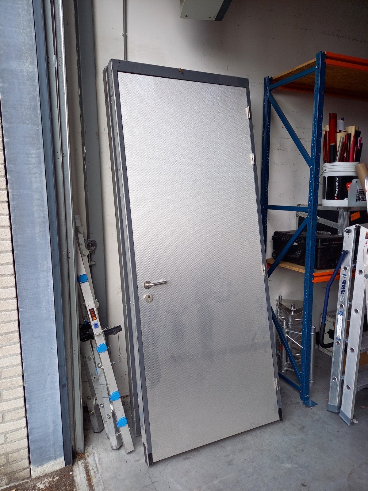 Zware Deur met Aluminium Kozijn, Doe-het-zelf en Verbouw, Deuren en Horren, Ophalen, Gebruikt, 80 tot 100 cm, 215 cm of meer