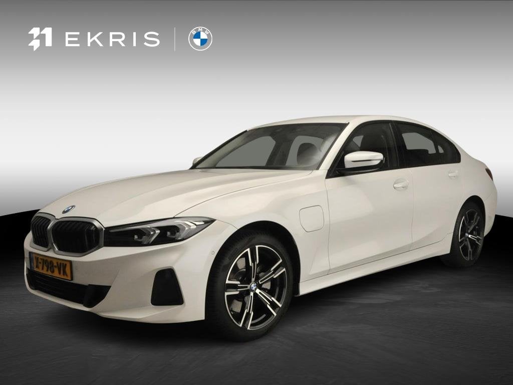 BMW 3 Serie Sedan 320e | LED | Leder | Navigatie | Sportstoe, Achterwielaandrijving, Gebruikt, Euro 6, 4 cilinders