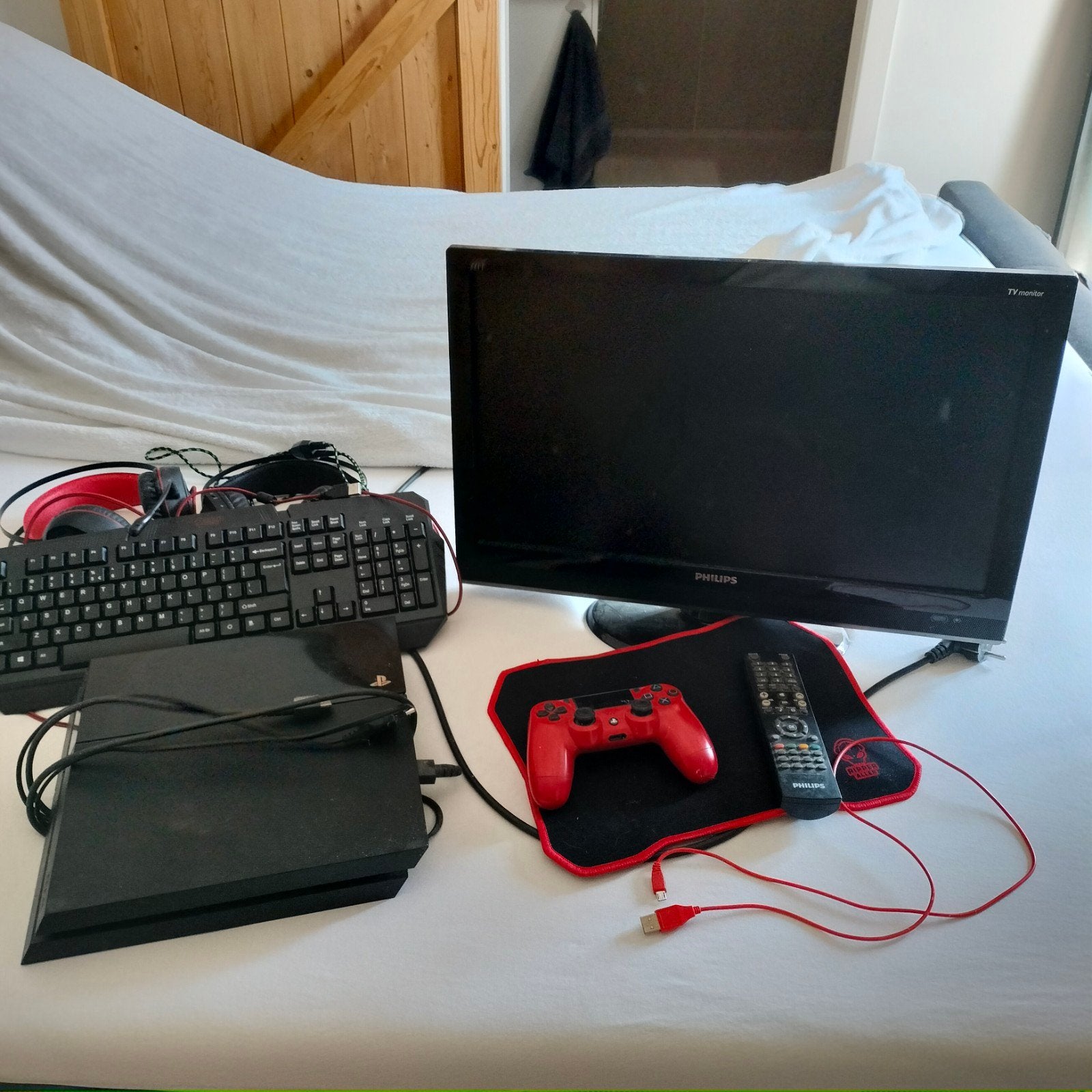 PlayStation 4 Slim met accessoires en monitor, Spelcomputers en Games, Spelcomputers | Sony PlayStation 4, Ophalen, Met 1 controller
