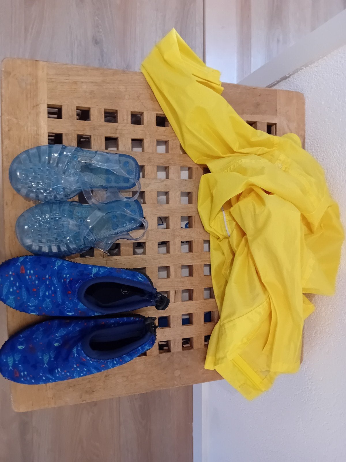 Zwemles Regenjas en waterschoenen, Ophalen