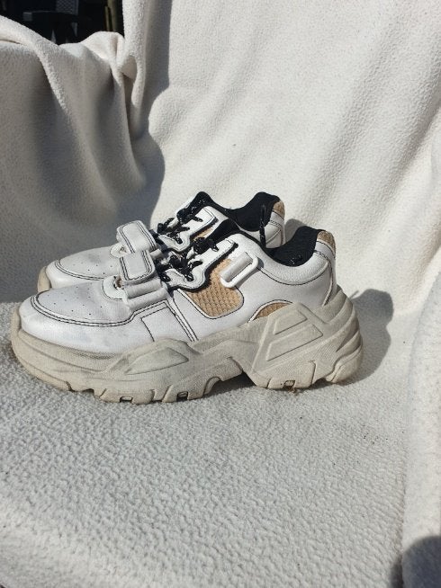 Toffe aparte witte sneakers. mt 37. Merk Bershka, ., Wit, Ophalen of Verzenden, .