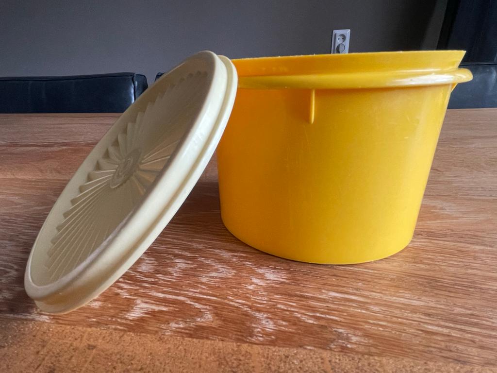 Vintage Tupperware Bakje Geel met Crème Deksel, Huis en Inrichting, Keuken | Tupperware, Gebruikt, Bus of Trommel, Geel, Ophalen of Verzenden