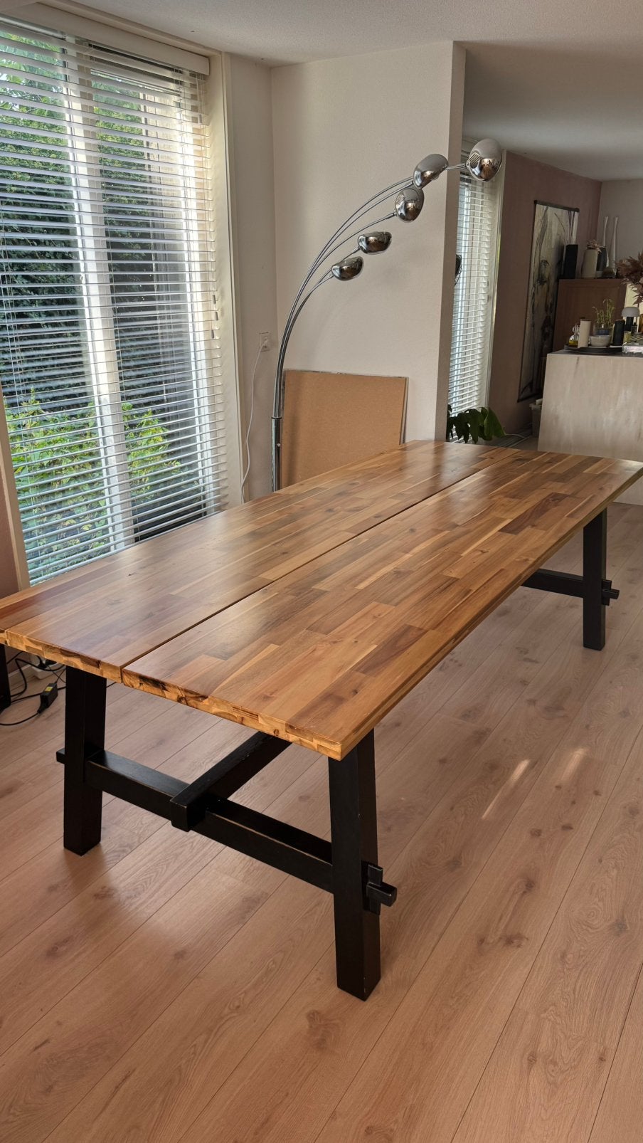 Mooie massief houten tafel, Skogsta, Acacia/zwart, 235x100, Ophalen, Gebruikt, 200 cm of meer, 50 tot 100 cm