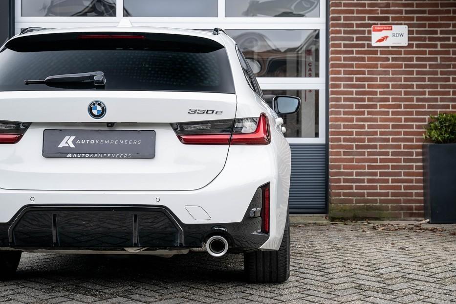 BMW 3-serie 330e xDrive M Sport | Shadow | Panorama | Head-U, Auto's, BMW, Gebruikt, 4 cilinders, Leder en Stof, Wit