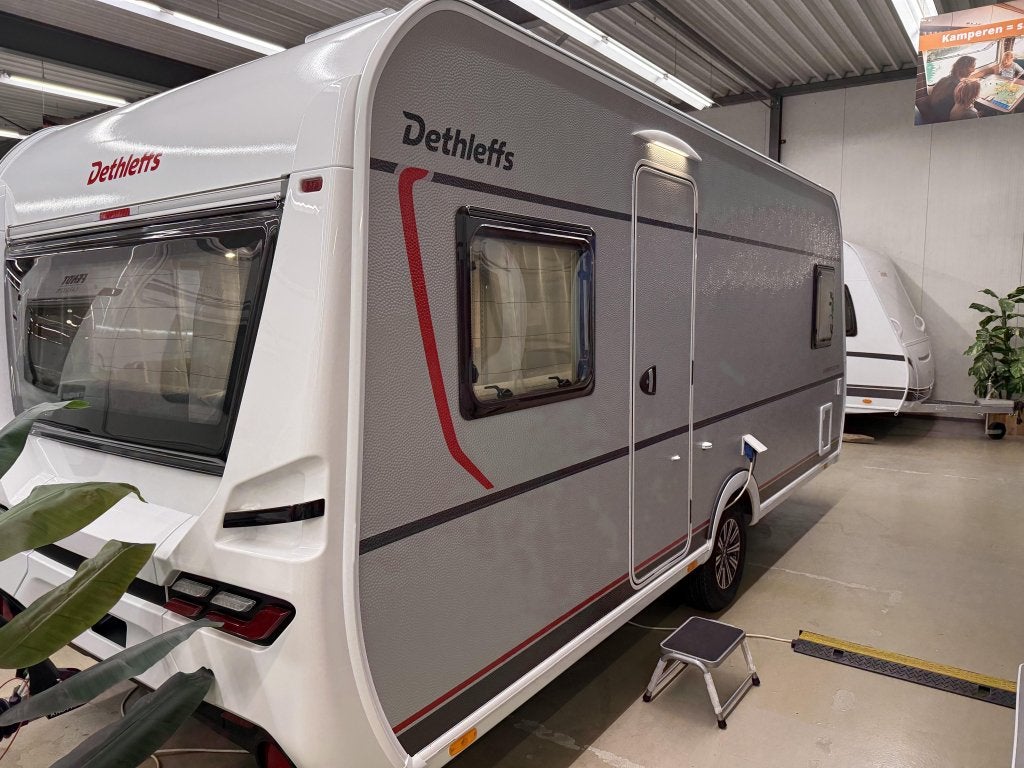 Dethleffs Summer Edition 470 FR - Actiepakket nu: 4999,-, Caravans en Kamperen, Caravans, Rondzit, 7 tot 8 meter, Bedrijf, Dethleffs