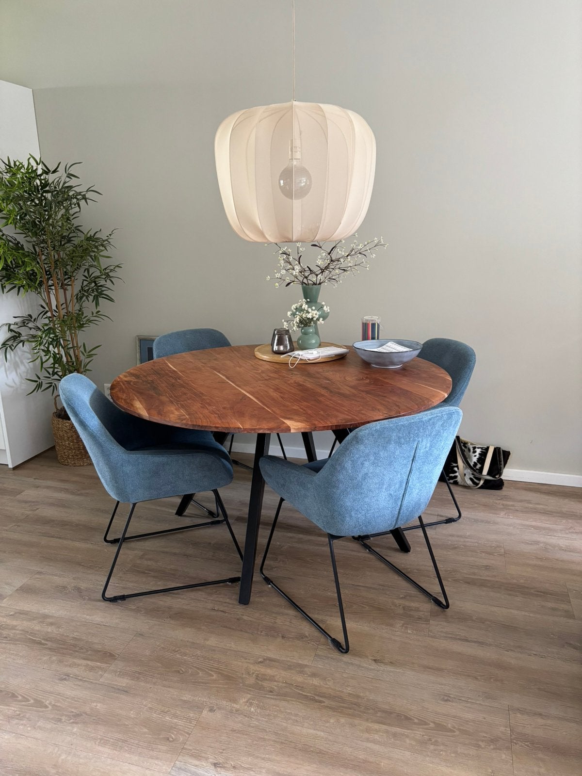 Mango houten ronde eettafel, zwart onderstel, Huis en Inrichting, Tafels | Eettafels, Ophalen, Zo goed als nieuw, Rond, 100 tot 150 cm