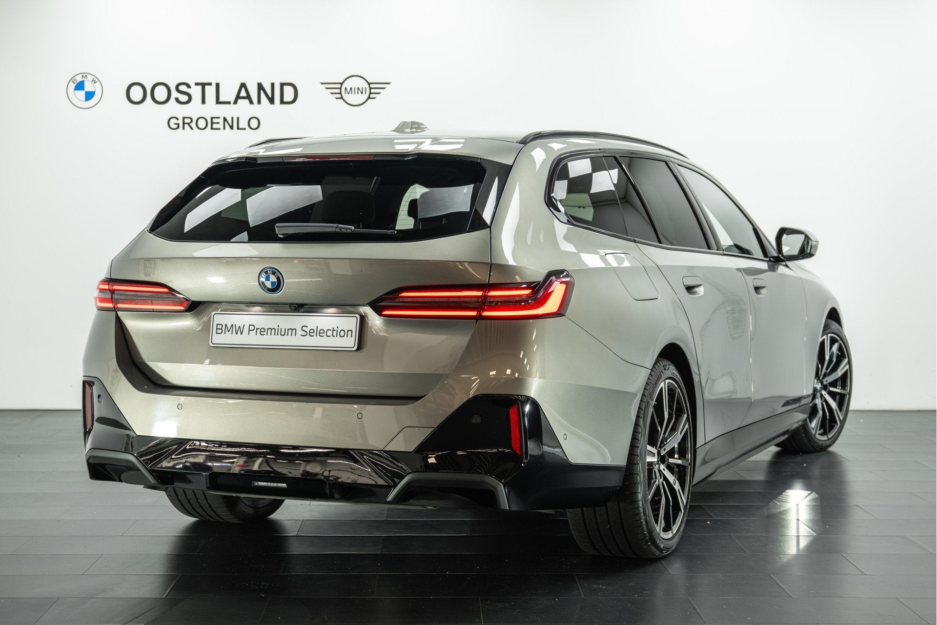 BMW 5 Serie Touring 530e M Sport Automaat / Comfortstoelen /, Auto's, Automaat, 1998 cc, Achterwielaandrijving, Euro 6