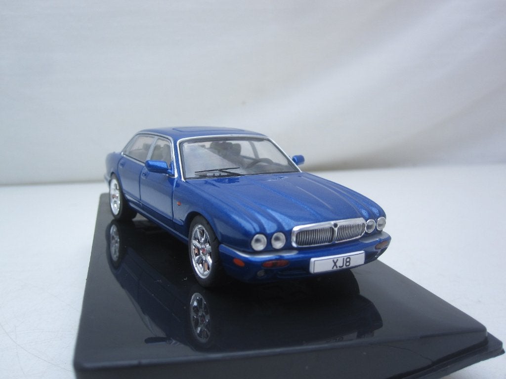 Jaguar XJ8 1998 blauw metallic 1:43 IXO, Ophalen of Verzenden, Nieuw, Auto, Overige merken