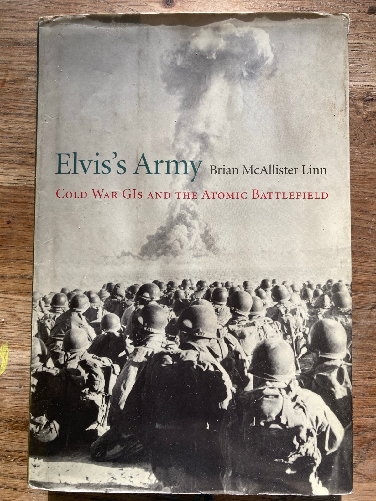 Elvis's Army: Koude Oorlog GI's en het atoomslagveld, Boeken, Ophalen of Verzenden, 1945 tot heden, Zo goed als nieuw, Landmacht