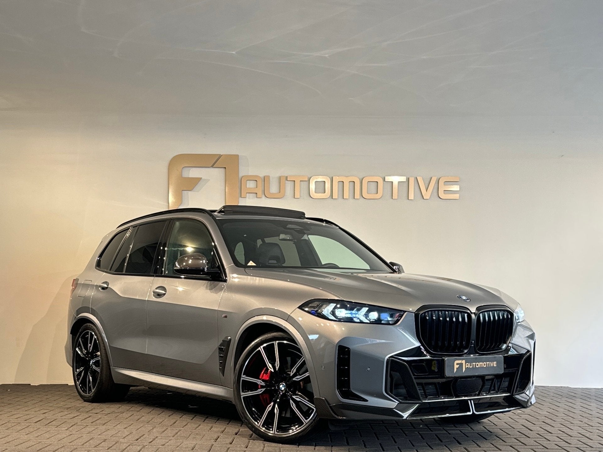 BMW X5 XDrive50e Pano|Carbon|BTW|M-Seat|H/K|Trekhaak|Keyless, Dealer onderhouden, Gebruikt, 2395 kg, Bedrijf