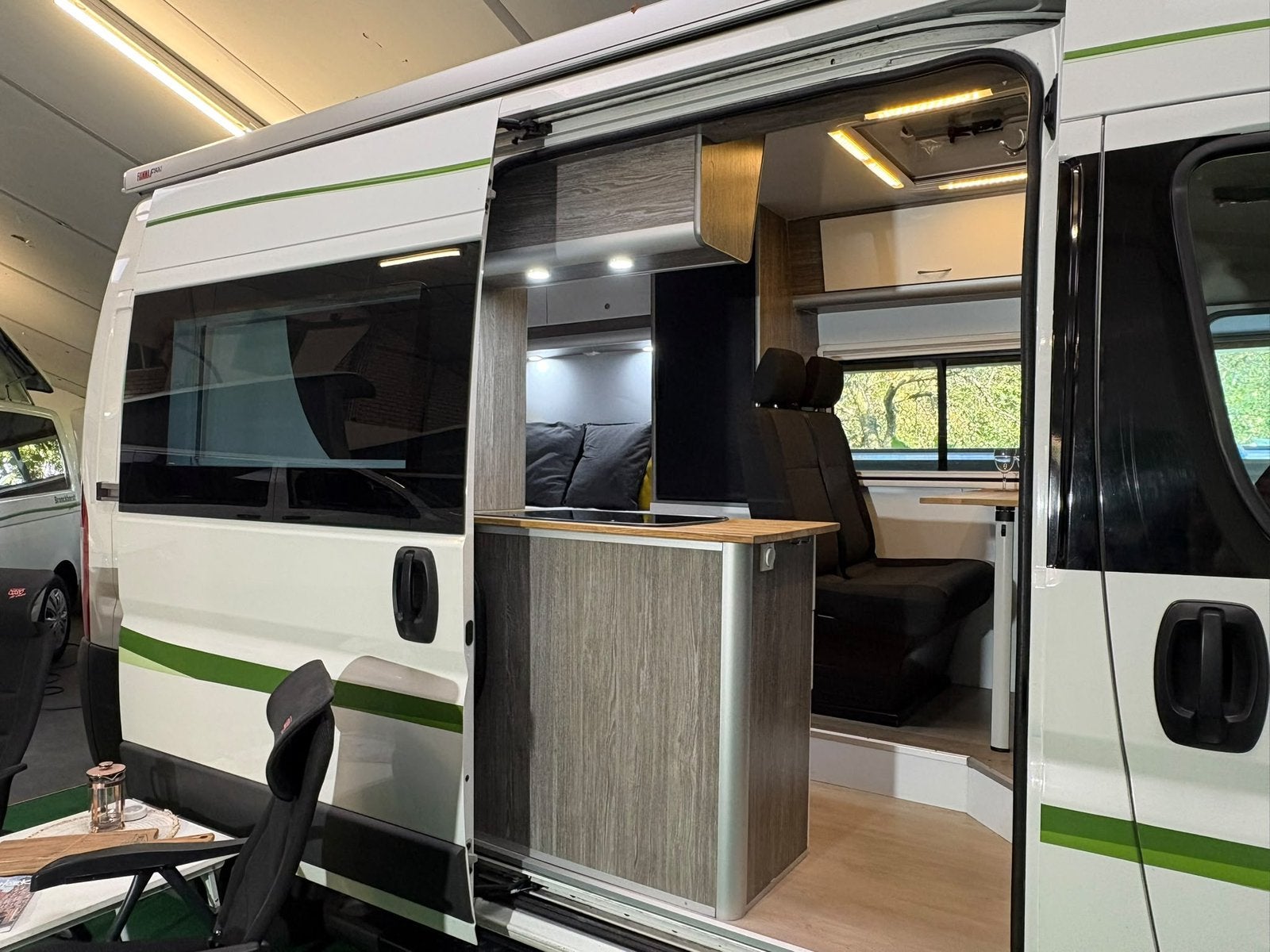 Foto 5 van Peugeot Boxer Camper - dwarsbed