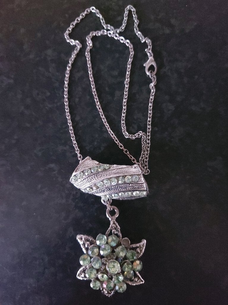 Ketting met groene strass steentjes (Bloem), Ophalen, Overige materialen, Met hanger, Nieuw