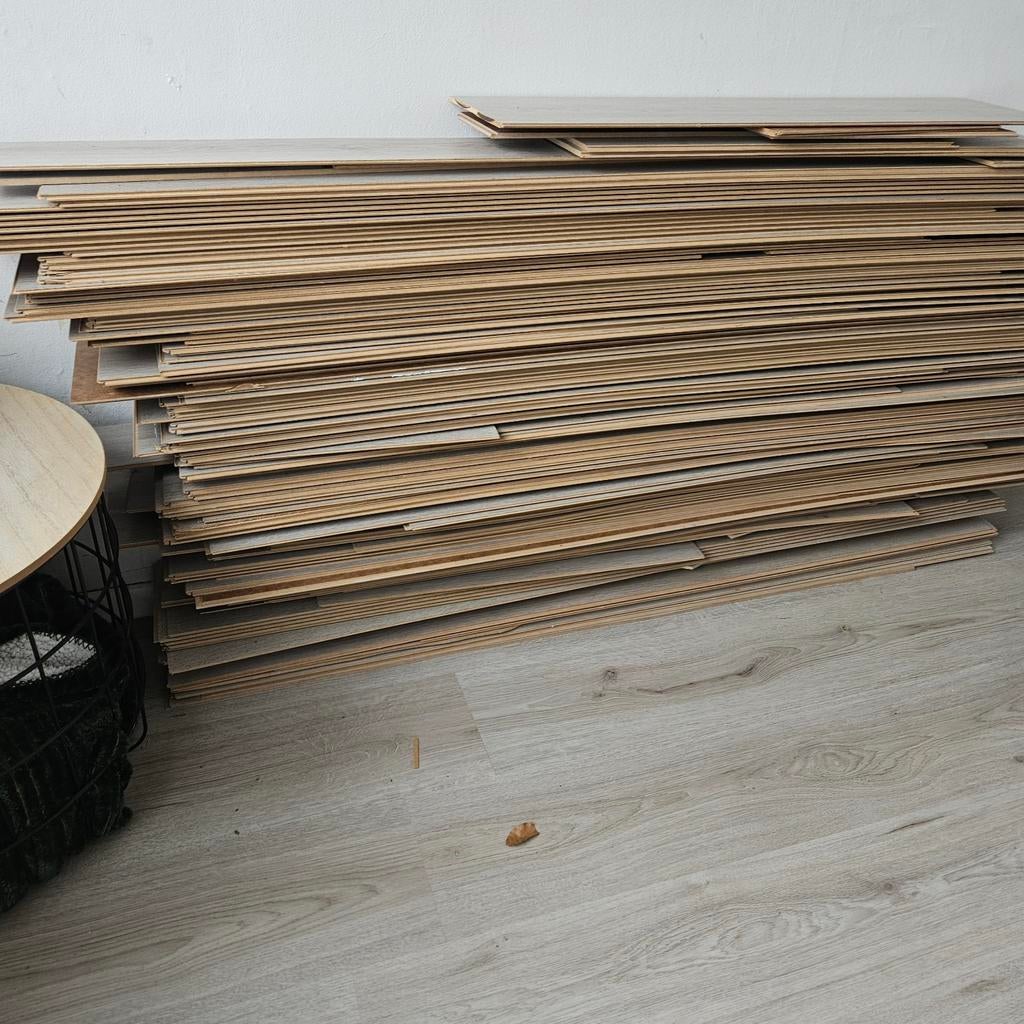 Lichtgrijze laminaatvloer GRATIS, Ophalen, Gebruikt, 50 tot 150 cm, 10 m² of meer