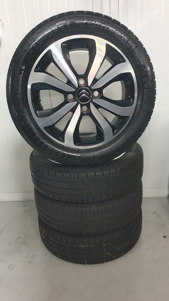 15" Origineel Citroen C1 Bi-Color velgen+banden Peugeot 108!, Gebruikt, 15 inch, Banden en Velgen, Ophalen of Verzenden