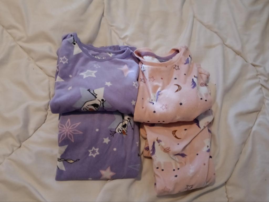 2 winterpyjama's maat 110/116 - Frozen & Eenhoorn, Ophalen, Gebruikt, Meisje, Nacht- of Onderkleding